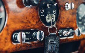 Das Amaturenbrett des elektrischen Rolls Royce