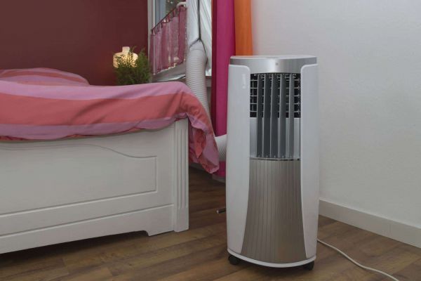 Mobile Klimaanlage im Schlafzimmer.