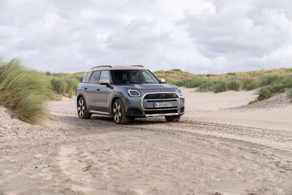 Mini Countryman SE All4 am Strand