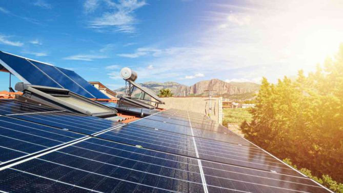 Hybrid-Wärmepumpe mit Solarthermie kombinieren: So geht’s