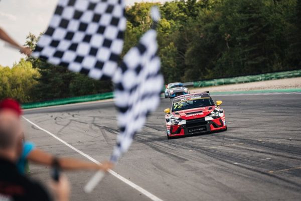 CUPRA Leon e-Racer auf der Rennstrecke