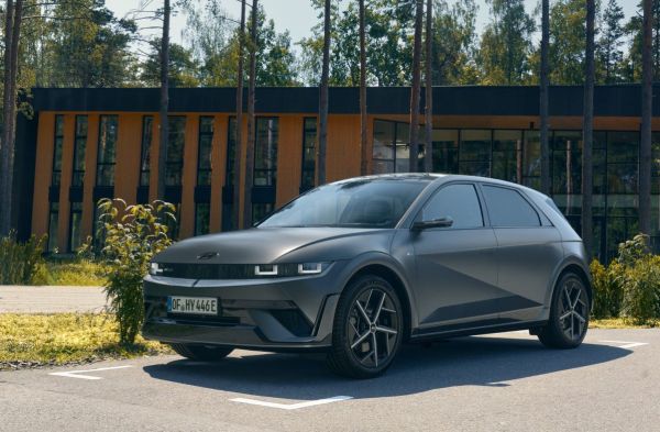 Ein grauer Hyundai ioniq 5