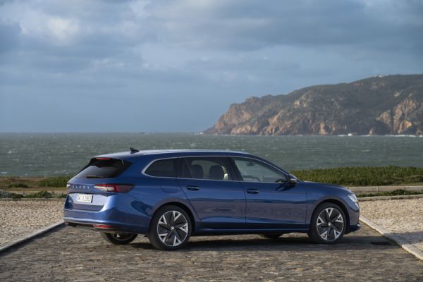 Skoda Superb Combi iV