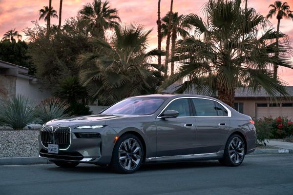 BMW i7