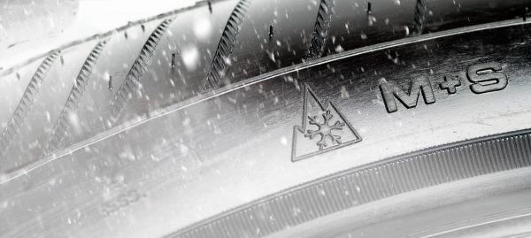Das Alpine Symbol auf einem Ganzjahresreifen