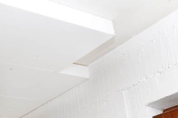 Wärmedämmung an einer Kellerdecke - Detailaufnahme