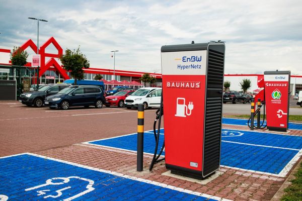 EnBW Ladesäule bei Bauhaus