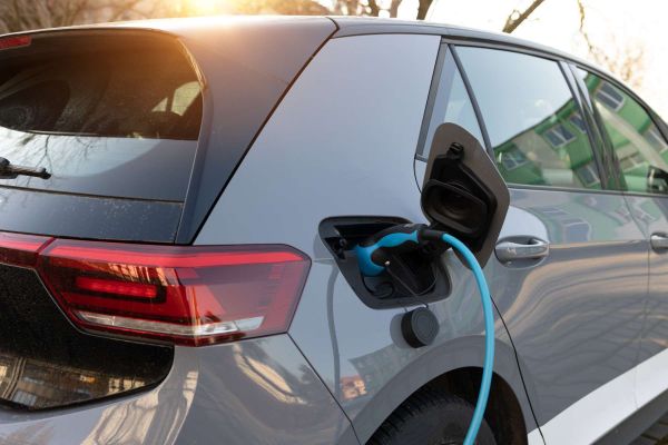 E-Auto am Laden