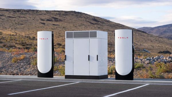 Ein Tesla Supercharcher