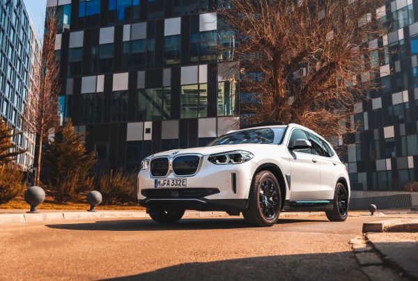 Der neue iX3 von BMW