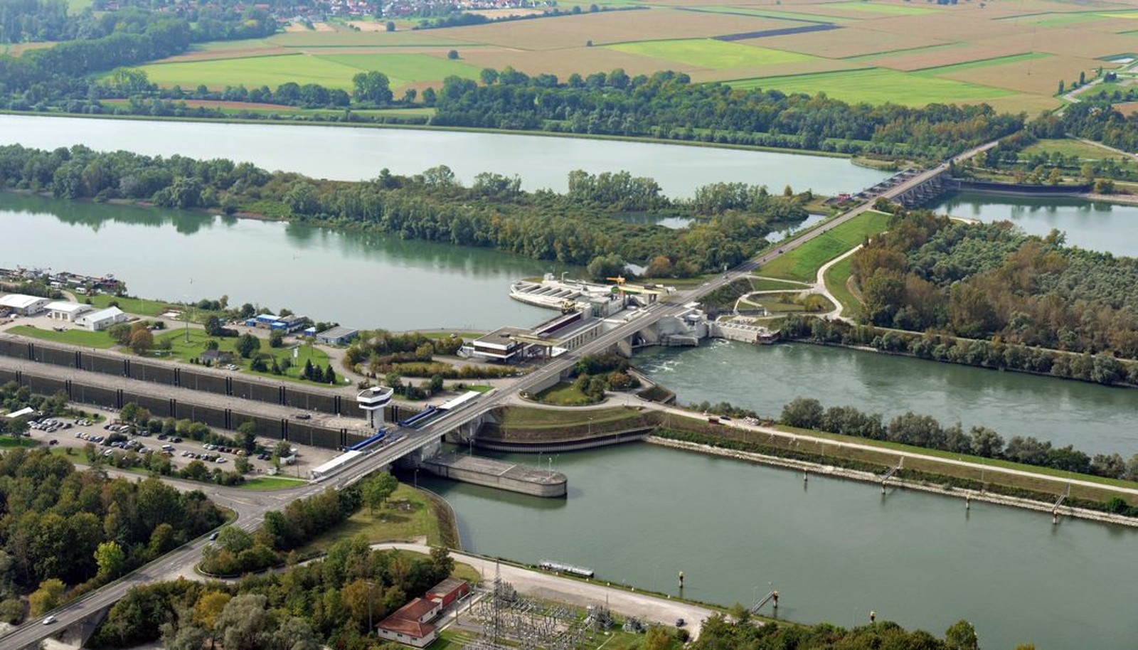 Wie entsteht Strom aus Wasser? Von der Quelle zur Kilowattstunde - Featured Image
